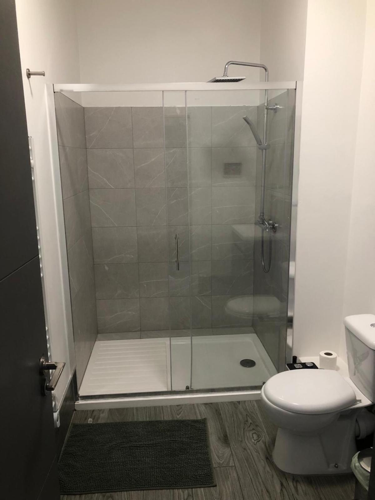 Double-rooms Free Street Parking Near Lfc