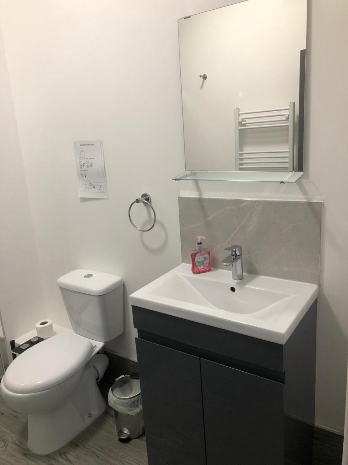 Double-rooms Free Street Parking Near Lfc Bed & Breakfast *