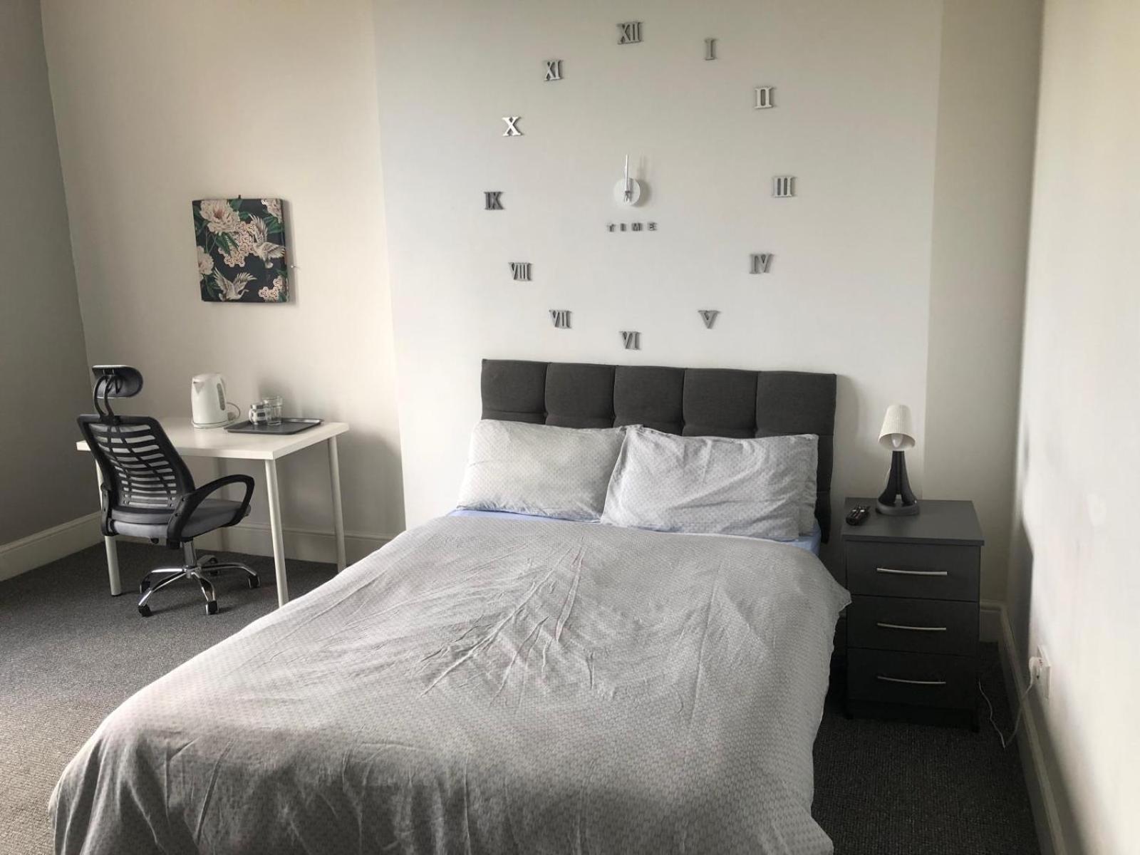 Double-rooms Free Street Parking Near Lfc