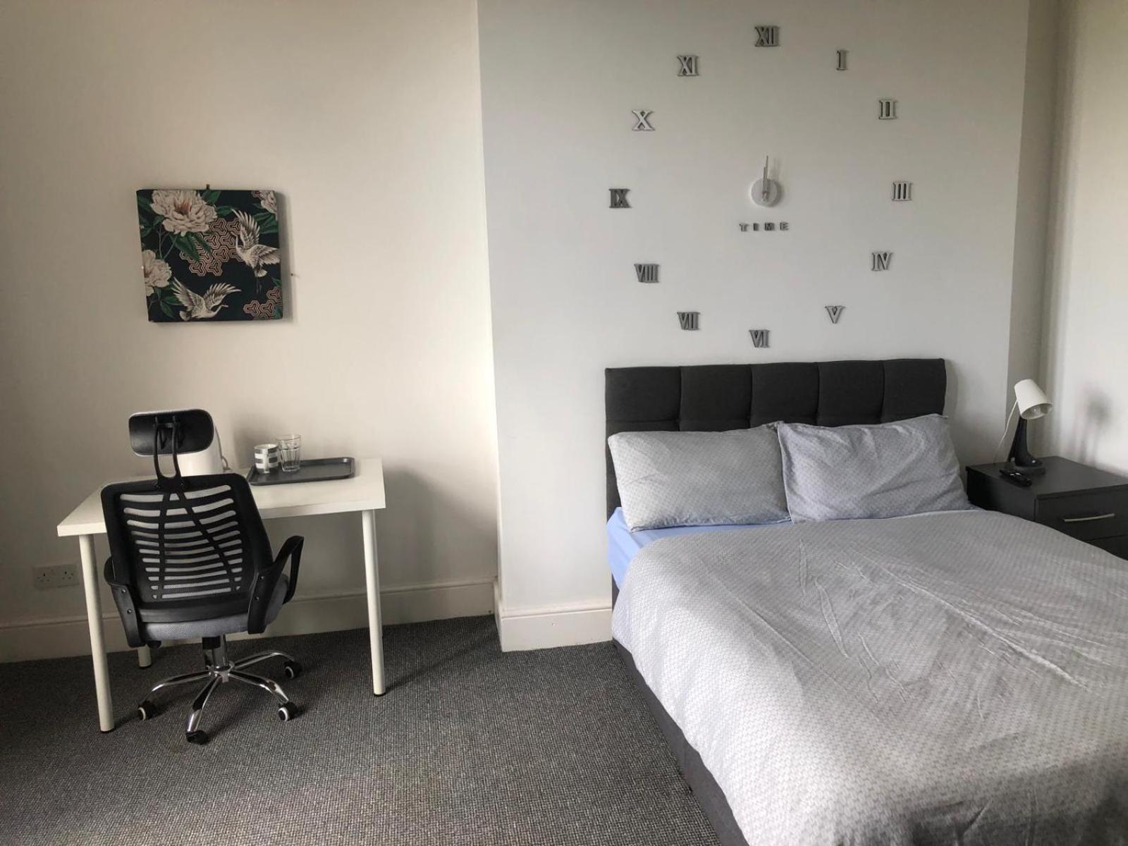 Double-rooms Free Street Parking Near Lfc Bed & Breakfast