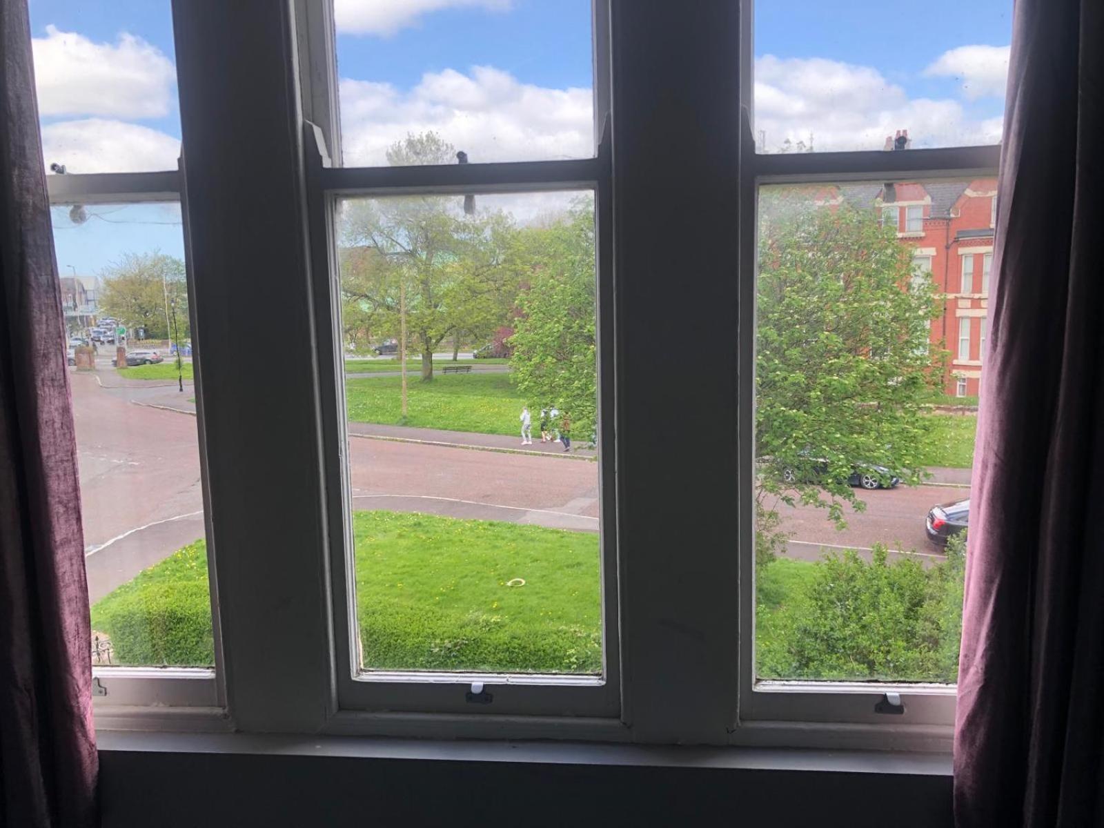 Double-rooms Free Street Parking Near Lfc * Liverpool